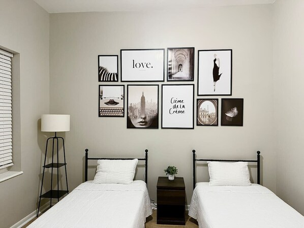 2 chambres, fer et planche à repasser, Wi-Fi, draps fournis