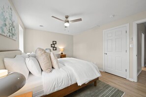 3 habitaciones, escritorio, tabla de planchar con plancha y wifi