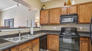 Micro-ondes, four, plaque de cuisson, lave-vaisselle