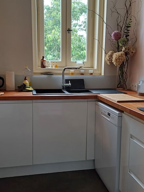 Microwave, oven, stovetop, dishwasher