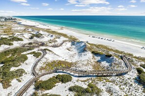 Una spiaggia nelle vicinanze
