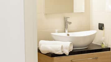 Doccia, set di cortesia gratuito, asciugacapelli, bidet