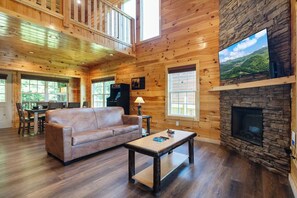 Smart TV y chimenea 