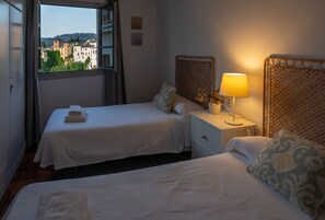 2 bedrooms, iron/ironing board, travel crib, free WiFi - Las Vistas Residence - Best Views in Ronda (Ronda)