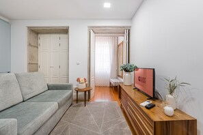 TV - GuestReady - Lovely heaven in Porto (Porto)