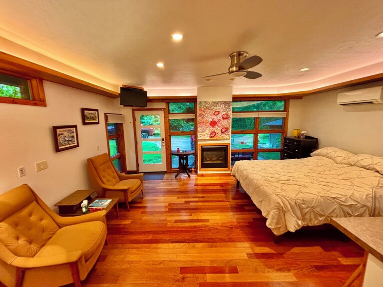 Frank Loyd Wright Inspired Studio - Chelsea, MI