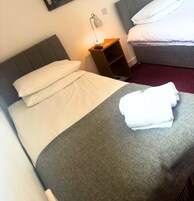 Twin Room | Free WiFi