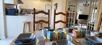 Mulberry House - Modern Family Retreat