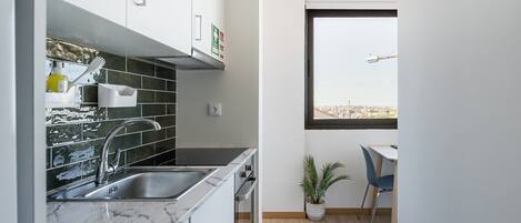 Fridge, microwave, oven, coffee/tea maker