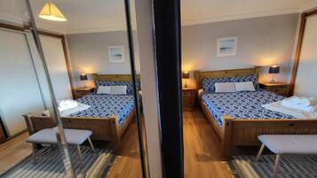 4 quartos, ferros/tábuas de passar roupa