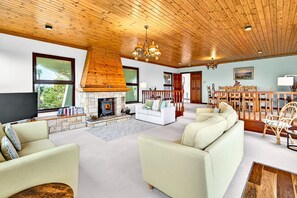 Télévision, cheminée