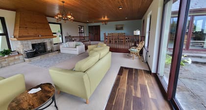 Mullaghmore Holiday Home - Lush Gardens with Sea Views