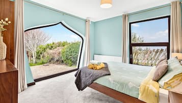 4 bedrooms, iron/ironing board