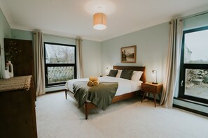 4 quartos, ferros/tábuas de passar roupa