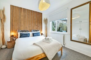 Unclassified image, 2 of 40, button