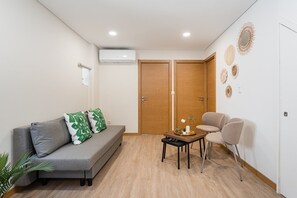 TV - GuestReady - Glória Apartment A (Porto)