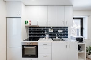 Fridge, microwave, oven, coffee/tea maker