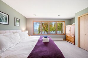 4 bedrooms, desk, iron/ironing board, free WiFi