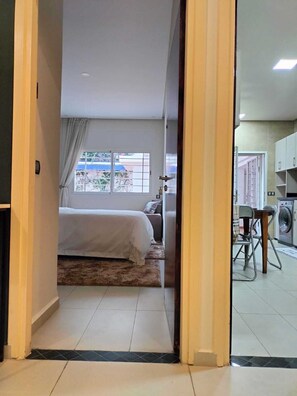2 quartos, ferros/tábuas de passar roupa, Wi-Fi, roupa de cama