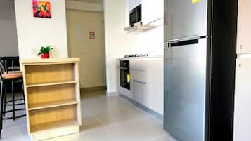 Micro-ondes, four, plaque de cuisson