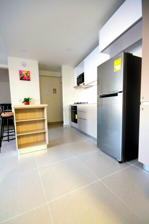 Micro-ondes, four, plaque de cuisson