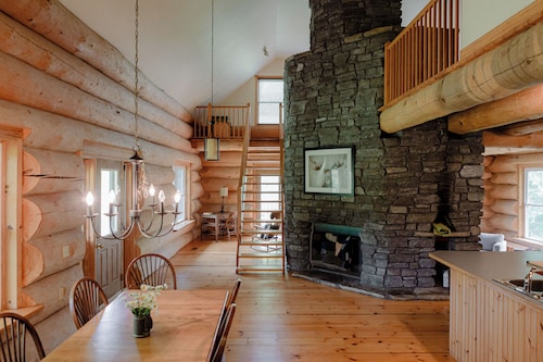 The Cedar Crest Log House