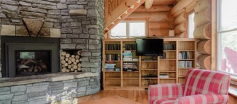 The Cedar Crest Log House