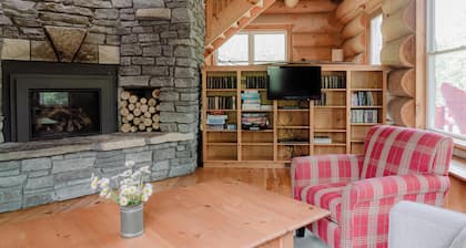 The Cedar Crest Log House