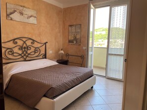 1 makuuhuone, silitysrauta/-lauta, ilmainen Wi-Fi, vuodevaatteet