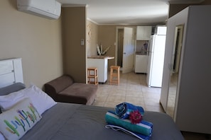 1 chambre, fer et planche à repasser, Wi-Fi gratuit, draps fournis