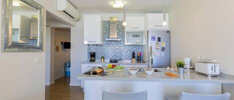 Fridge, microwave, dishwasher, coffee/tea maker