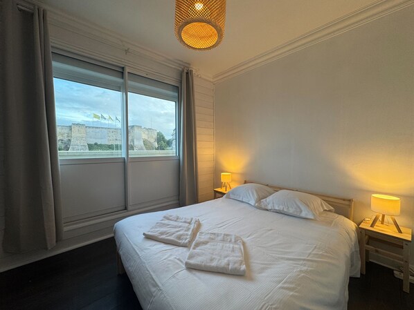 2 bedrooms, iron/ironing board, WiFi, bed sheets