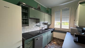 Refrigerador, microondas, horno y lavavajillas