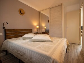 1 chambre, fer et planche à repasser, Wi-Fi, draps fournis