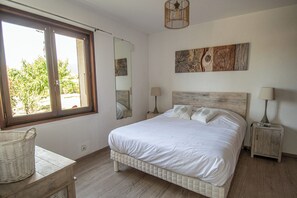 2 bedrooms, iron/ironing board, travel cot, WiFi