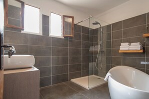 Hair dryer, towels - Luce : Appart , calme,  piscine chauffée, 5 min des plages et proche Calvi (Calenzana)