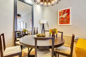 House, Smoking | 4 bedrooms - Luxe 4-bed Mews Home - 10 min to Harrods (London)