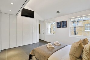 3 bedrooms - Paddington Luxury 3-bed Mews Private Cinema Gym (London)