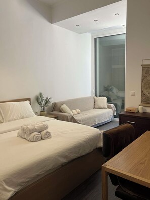 4 habitaciones, tabla de planchar con plancha, wifi y ropa de cama 