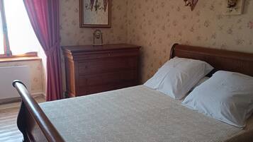 3 quartos, ferros/tĂĄbuas de passar roupa, Wi-Fi de cortesia