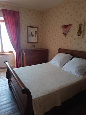 3 camere, ferro/asse da stiro, Wi-Fi gratuito, lenzuola