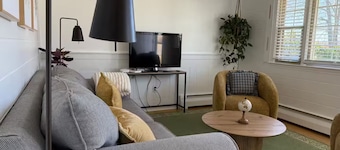 Clean, Bright & Private WHOLE HOUSE 4 YOU. 7 Beds