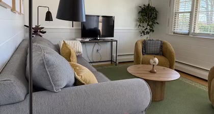 Clean, Bright & Private WHOLE HOUSE 4 YOU. 7 Beds