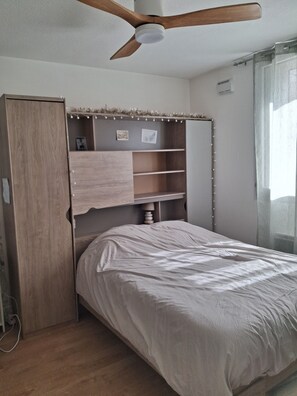 2 bedrooms, iron/ironing board, WiFi, bed sheets