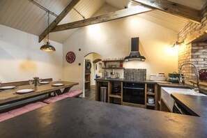 Room - Lavender - Barn Conversion - Blossom Farm (Haverfordwest)