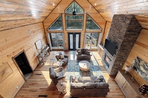TV - Cozy Luxe Cabin Hot Tub+Firepit (Broken Bow)