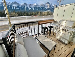 Enjoy al fresco dining on the deck with a barbecue grill and scenic views of the surrounding mountains.