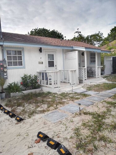 Elegant Island Escape – Private Patio, A/C & Snacks