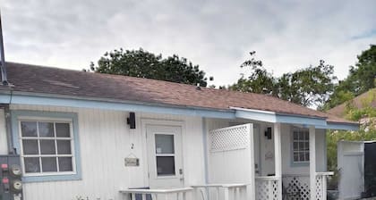 Elegant Island Escape – Private Patio, A/C & Snacks