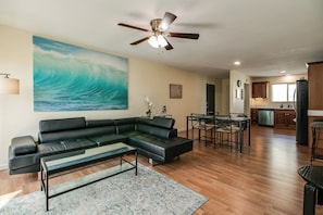 Smart TV - 2 Bedroom Condo in Heart of Old Town (Scottsdale)